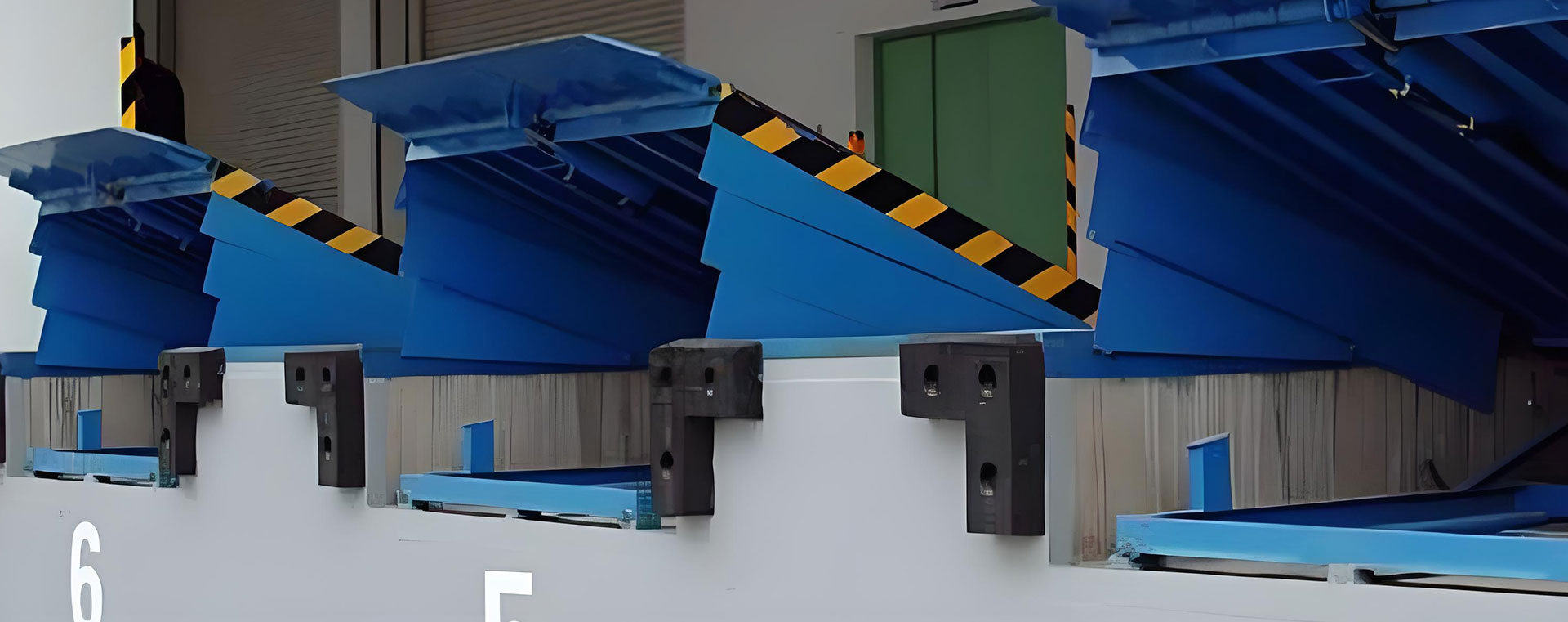 固定式登車(chē)橋、移動(dòng)式登車(chē)橋